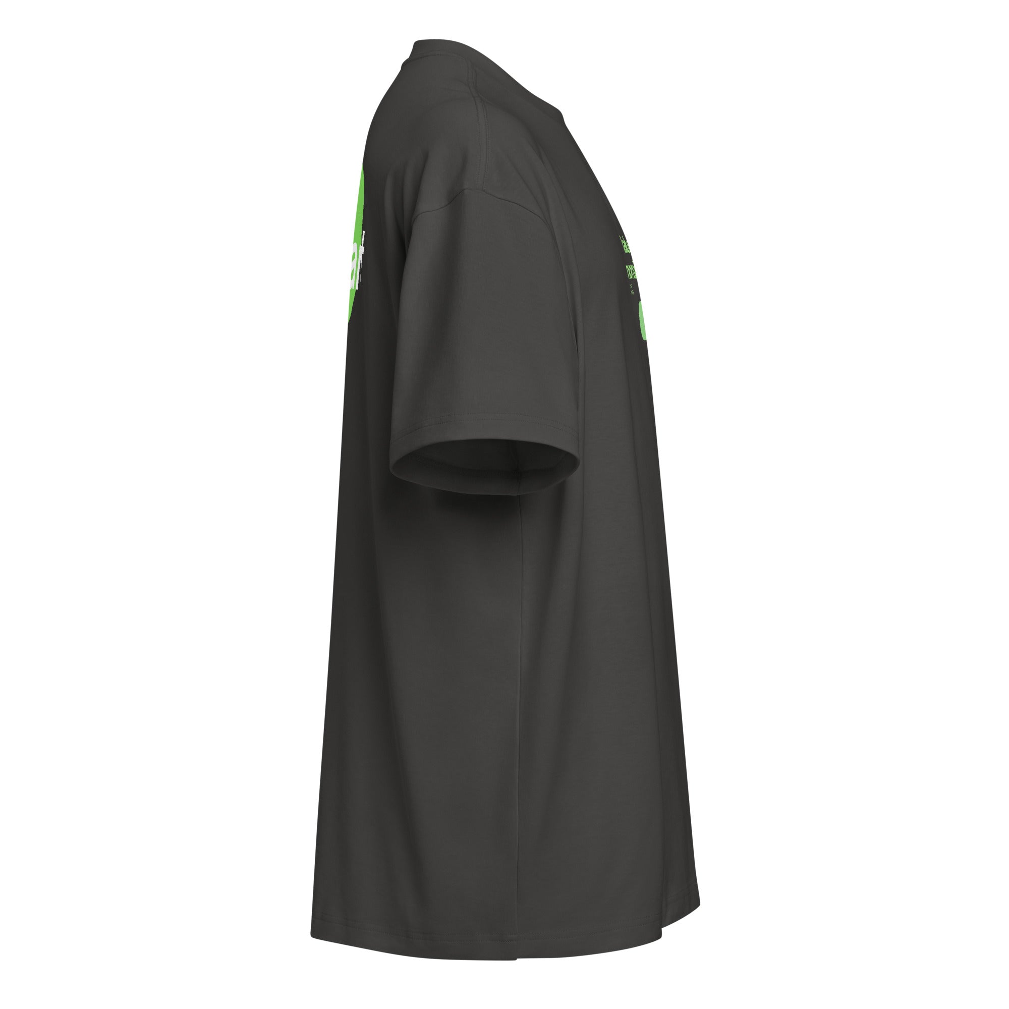 T-shirt oversize nera con scritta verde "laLuciditàNonSiNegozia" in stile streetwear grafica manifesto messaggio forte.