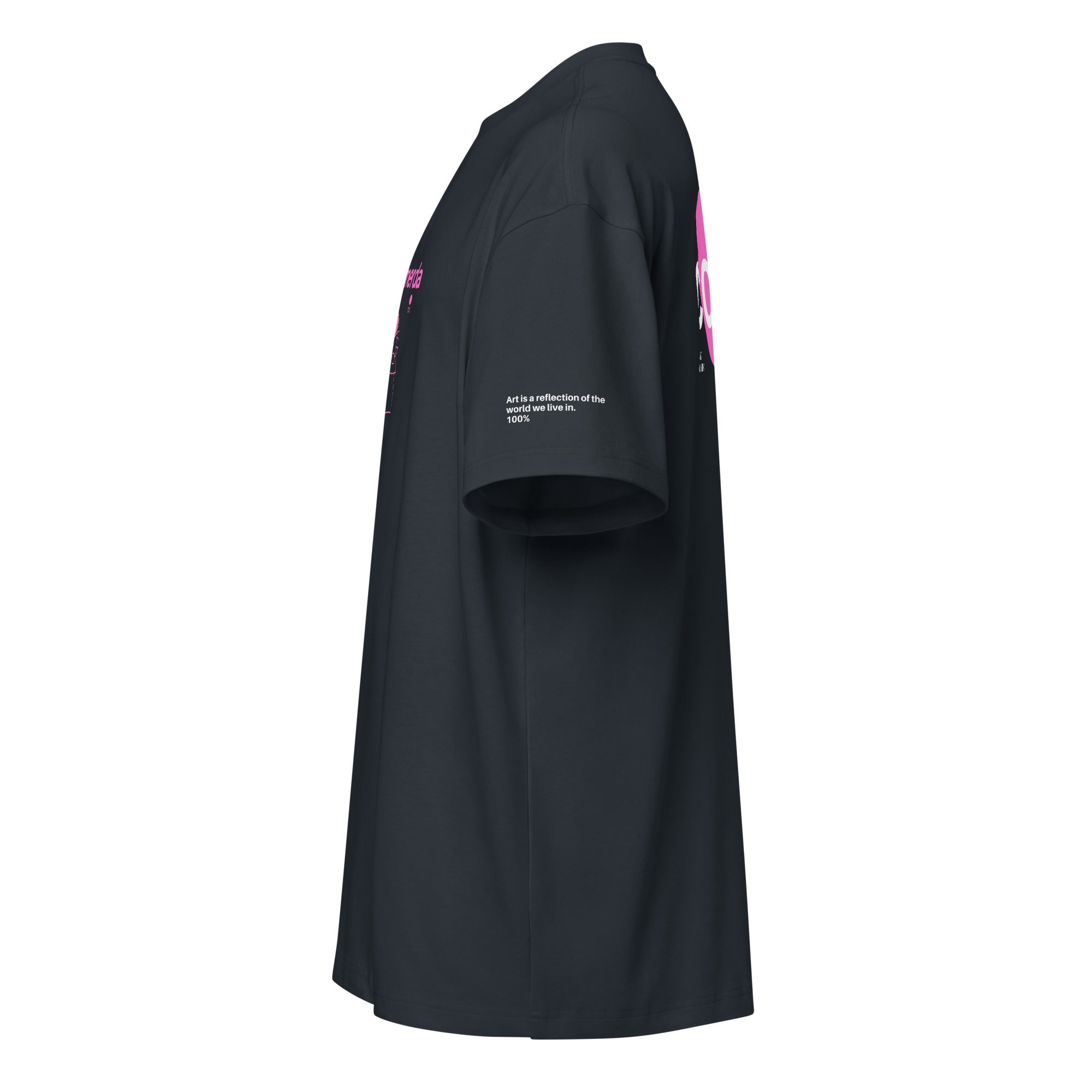 T-shirt streetwear oversize nera con grafica rosa bubble e testo "CocainaMerda", messaggio forte manifesto sul retro e.