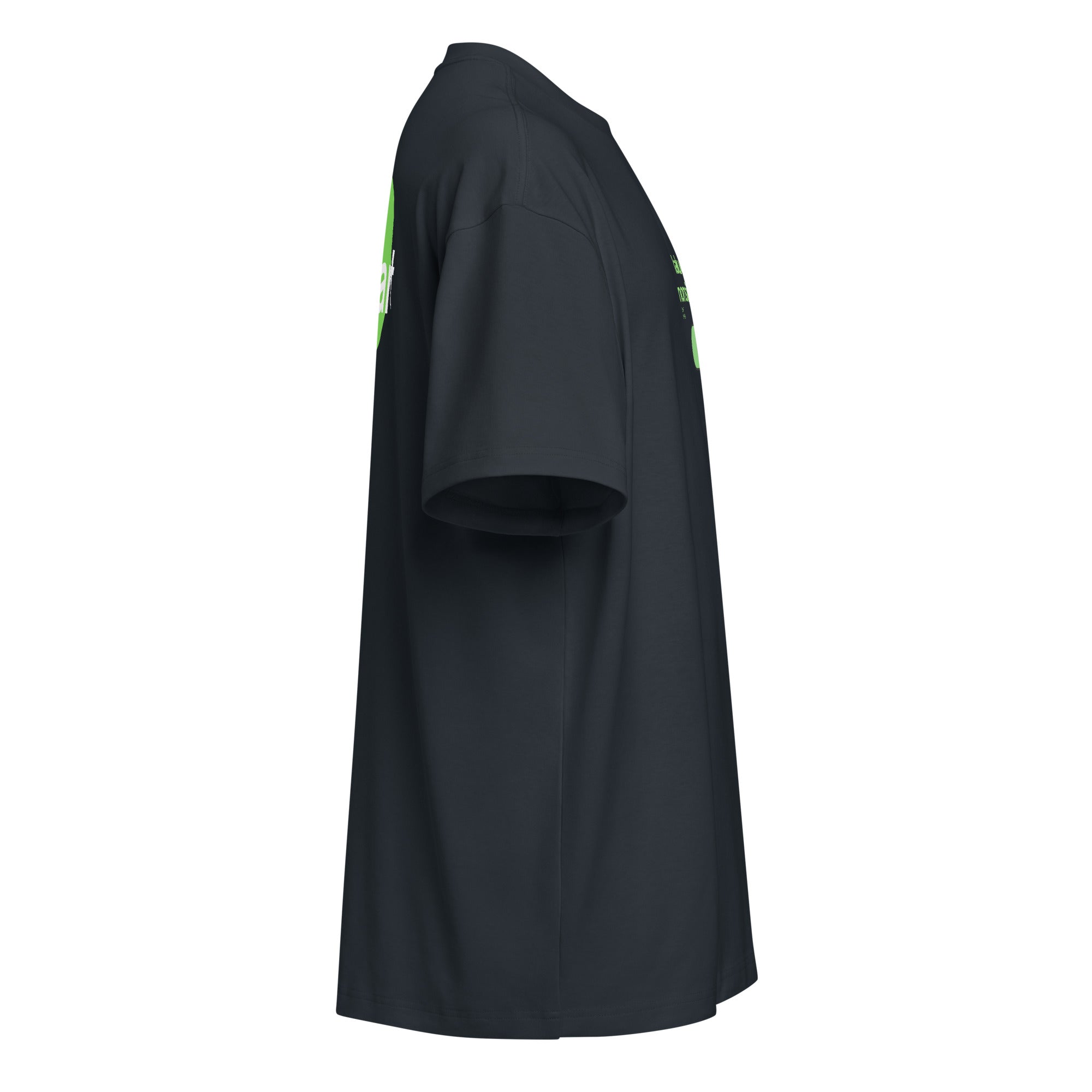 T-shirt oversize nera da uomo con scritta verde "laLuciditàNonSiNegozia" in stile streetwear, grafica manifesto con.