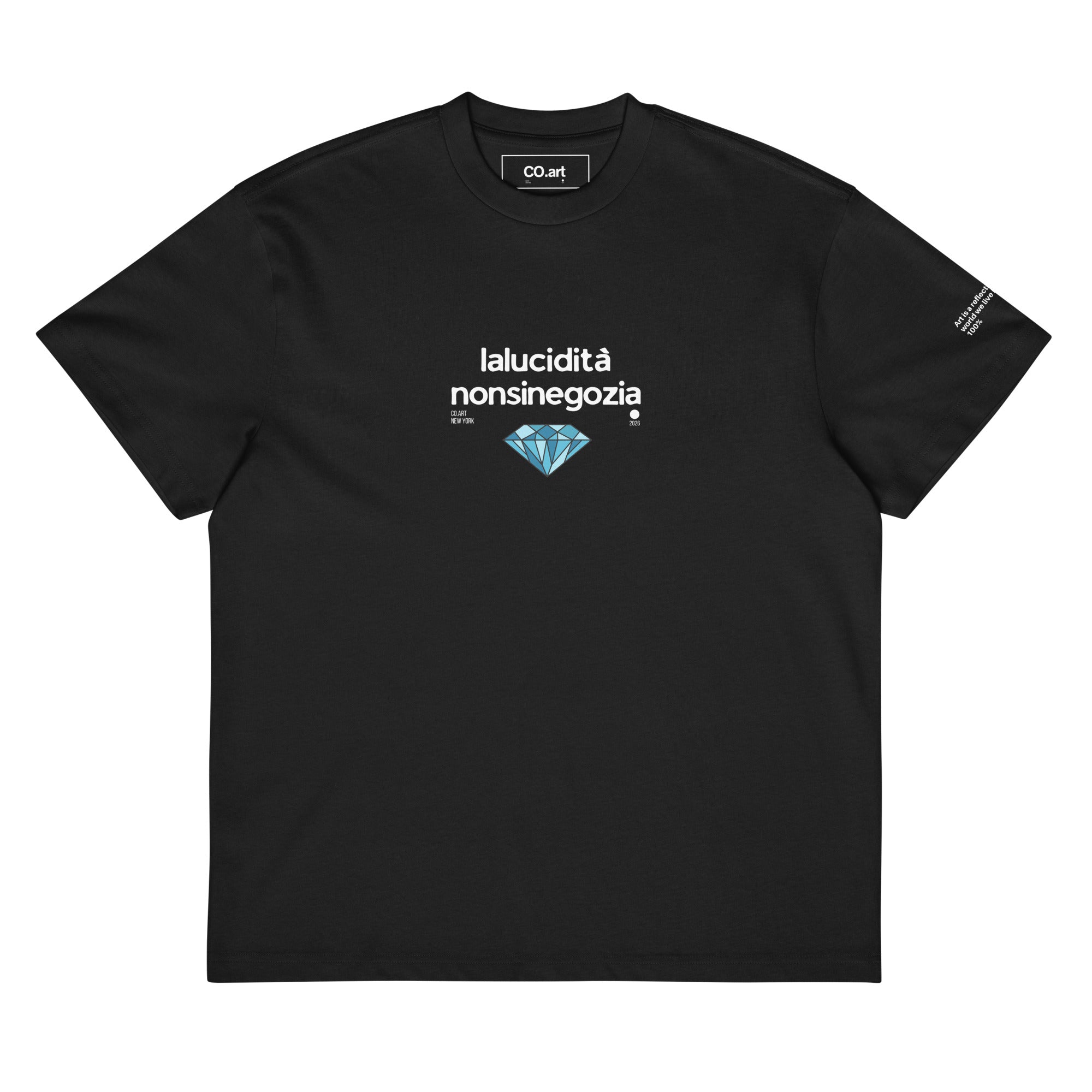 T-shirt oversize nera da uomo con scritta bianca "lalucidità nonsinegozia" e grafica diamante azzurro stile streetwear.