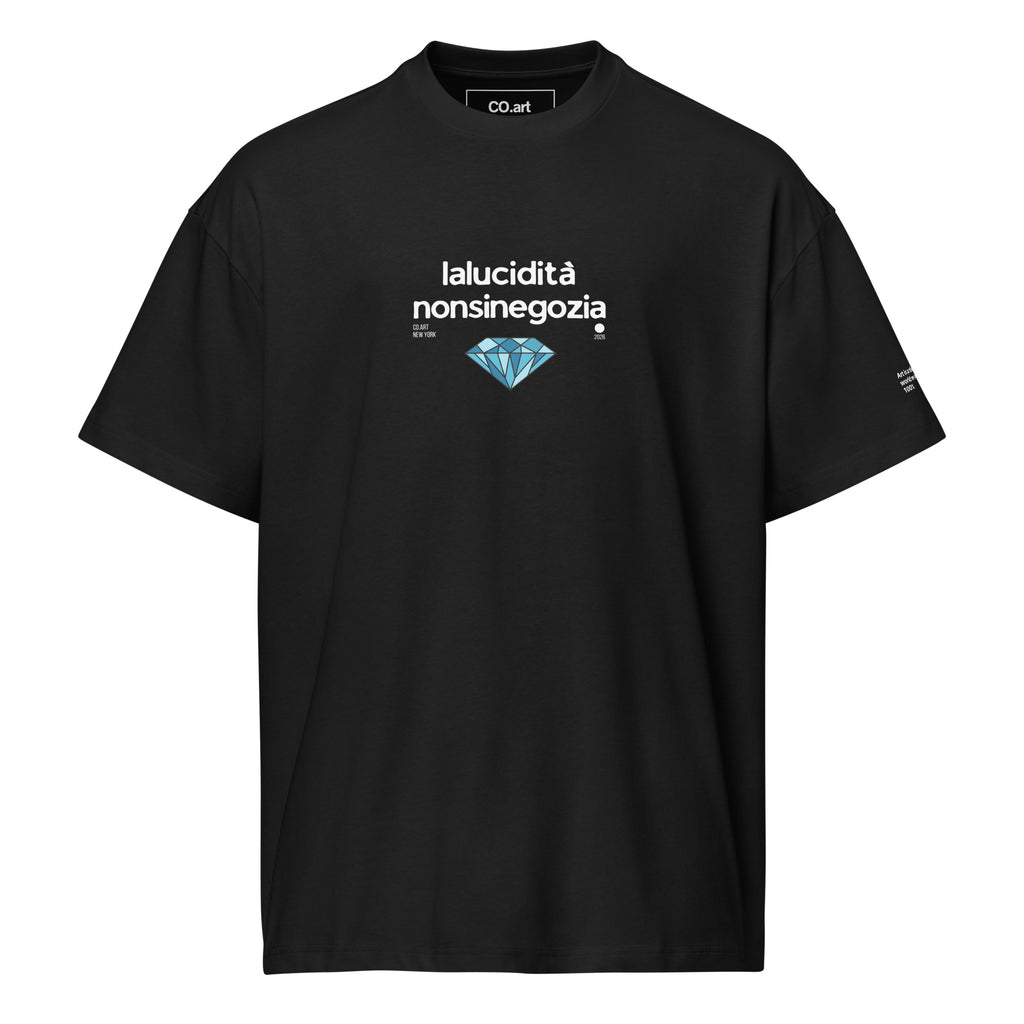 T-shirt oversize nera da uomo con grafica streetwear e scritta bianca "lalucidità nonsinegozia" con simbolo diamante e.
