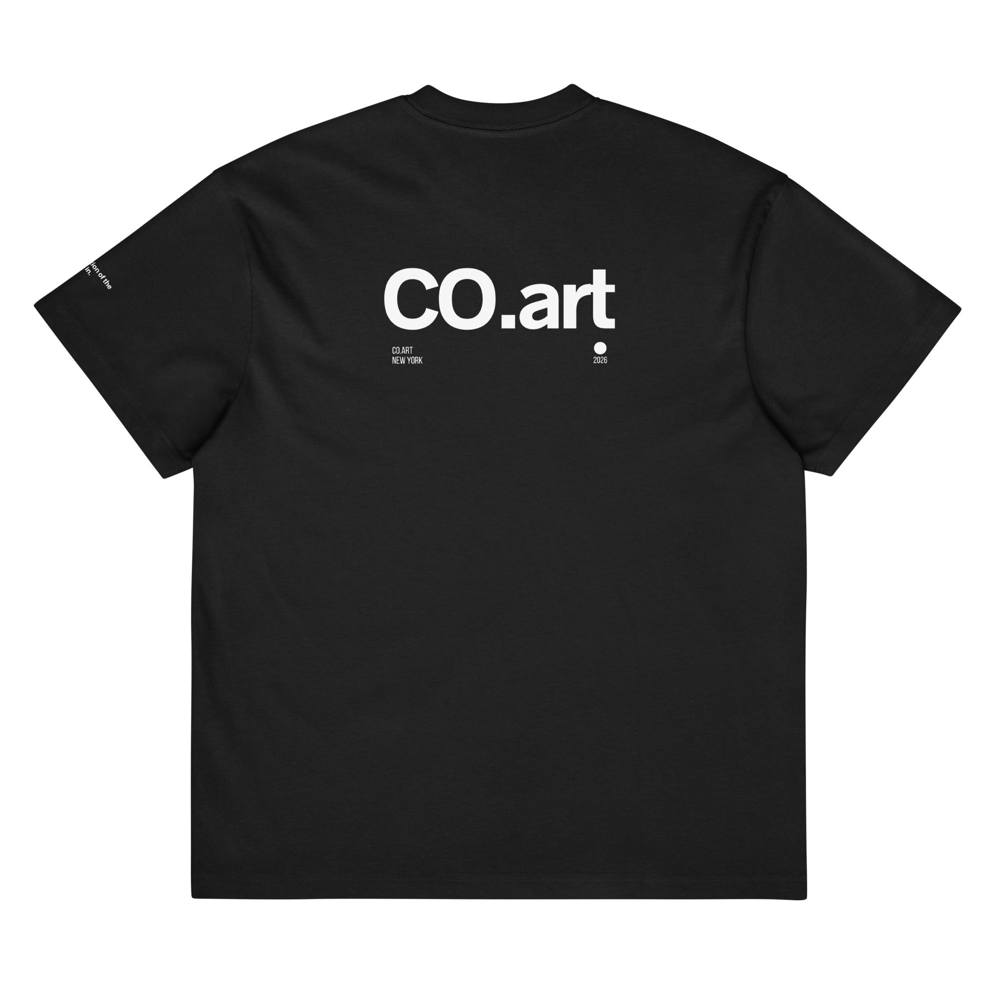 T-shirt nera oversize uomo con grafica bianca "co.art" sul retro stile streetwear manifesto messaggio forte.
