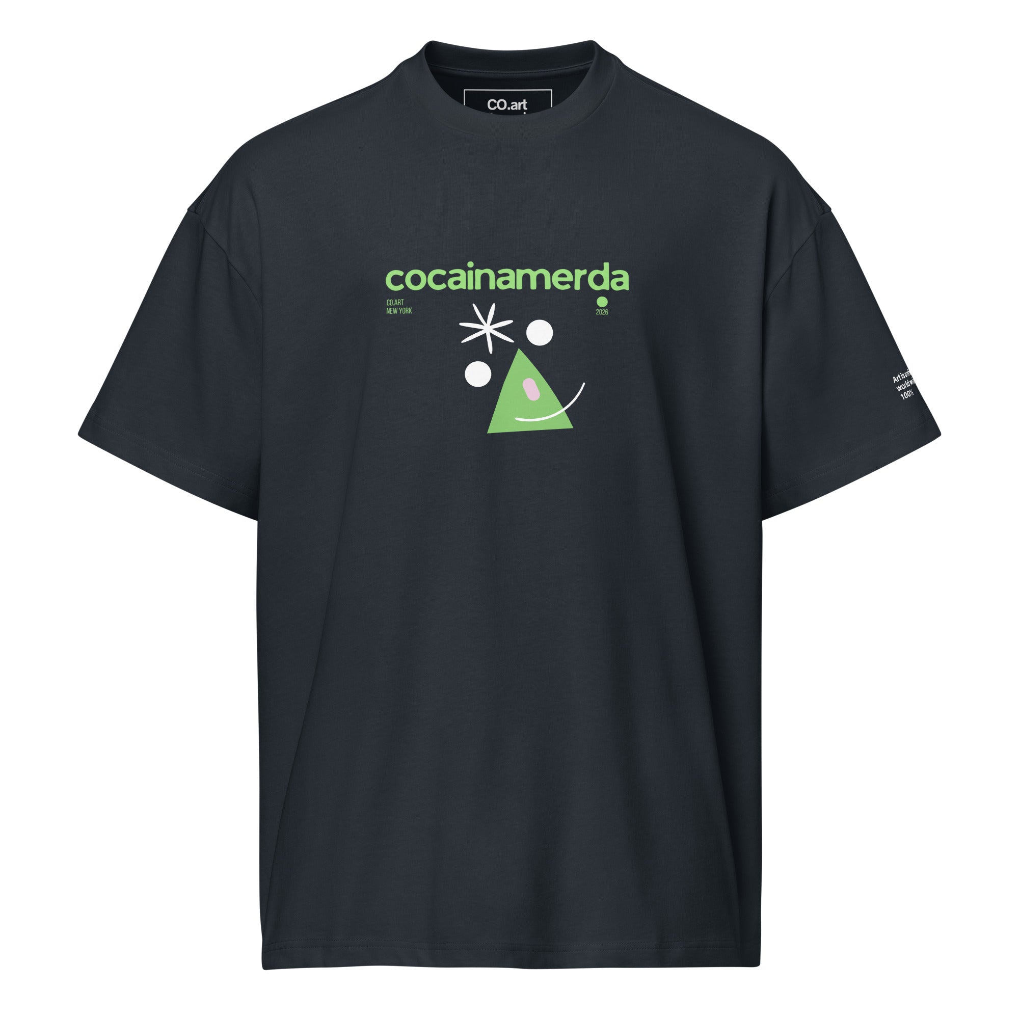 T-shirt streetwear oversize nera con scritta verde "cocainamerda" e grafica faccina stilizzata a triangolo con stelle e.