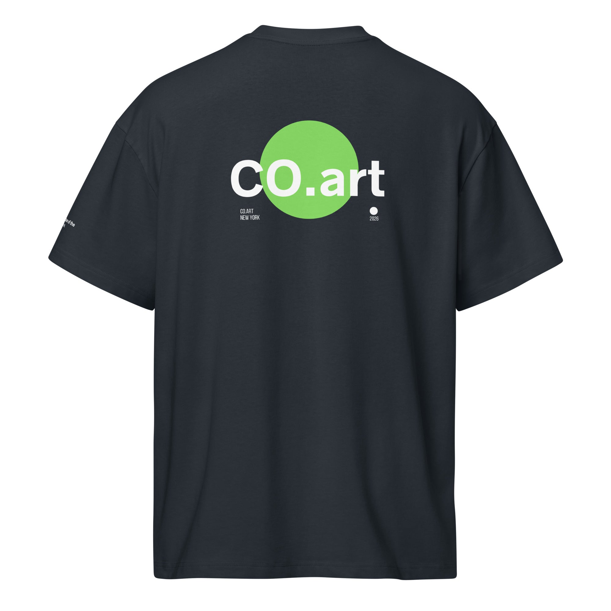 Maglietta streetwear oversize nera con scritta bianca "co.art" su cerchio verde, grafica manifesto messaggio forte sul retro.