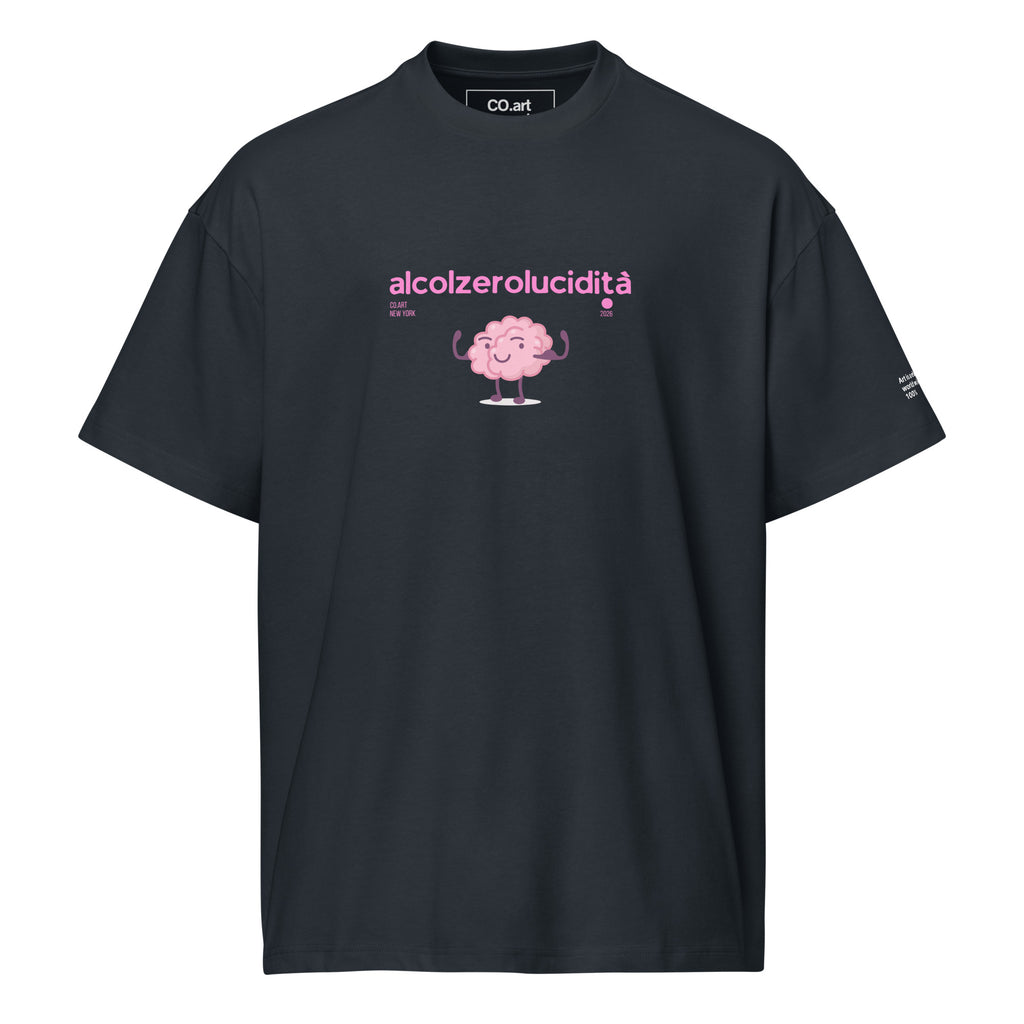 T-shirt streetwear oversize nera con grafica rosa bubble di cervello e scritta "alcolzerolucidità" messaggio forte davanti.