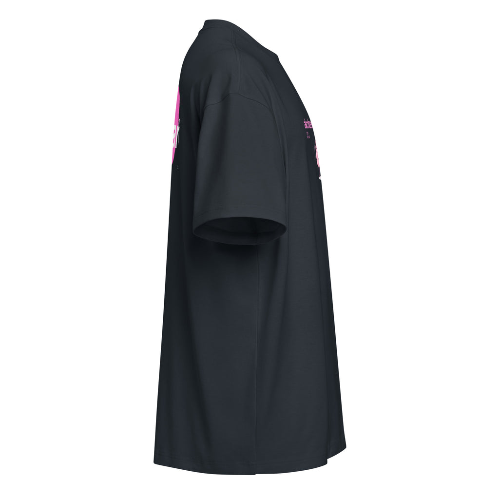 T-shirt uomo oversize nera streetwear con scritta rosa bubble "AlcolZeroLucidità" e grafica cervello manifesto messaggio.