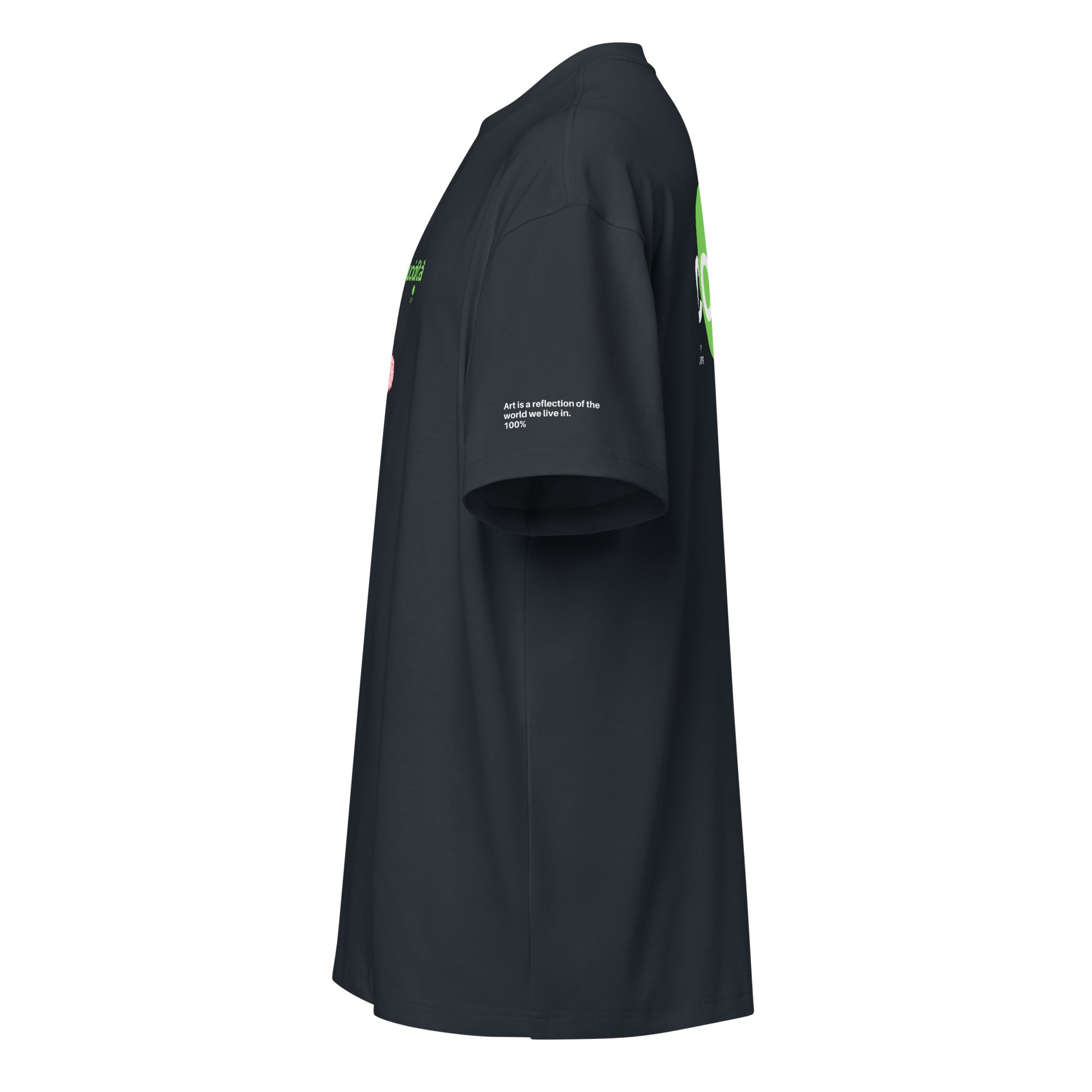 T-shirt streetwear oversize uomo nera con scritta verde "AlcolZeroLucidità" e grafica lampadina vintage sul davanti,.