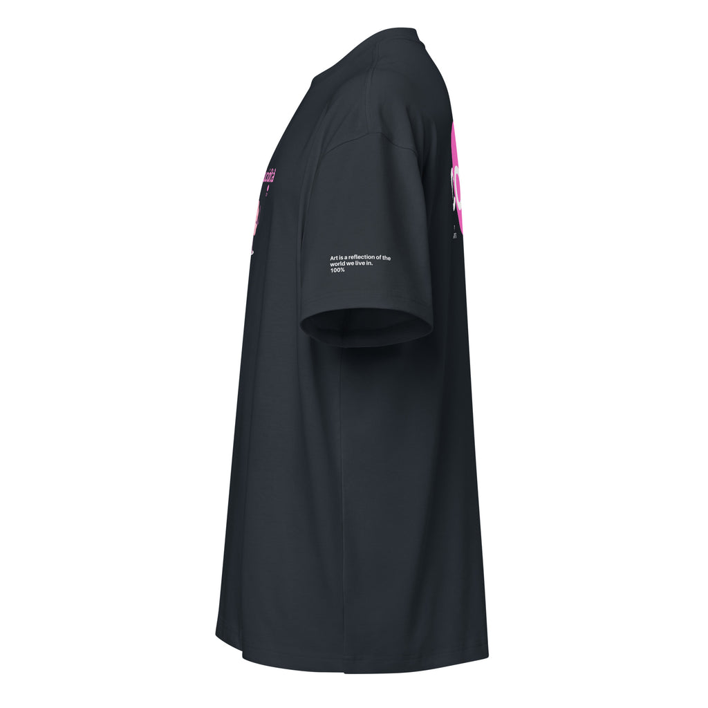 Maglietta streetwear oversize nera con scritta rosa bubble "AlcolZeroLucidità" e grafica cervello, stile manifesto e.