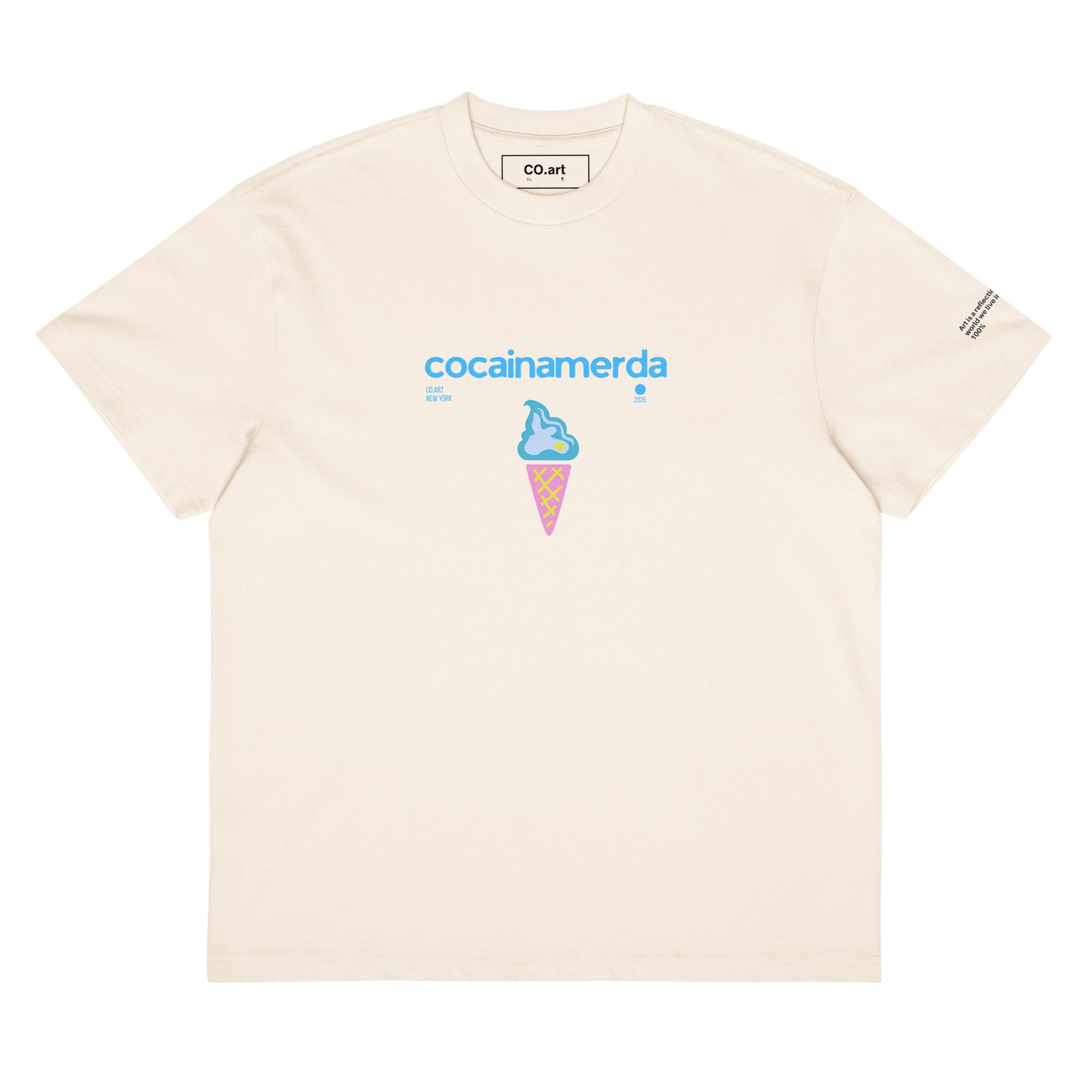 T-shirt oversize bianca vintage con scritta azzurra "cocainamerda" e grafica gelato, stile streetwear con messaggio forte.