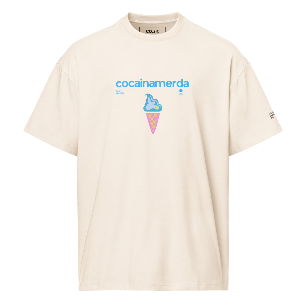 T-shirt oversize bianca vintage con grafica streetwear azzurra "cocainamerda" e simbolo gelato rosa, messaggio forte.