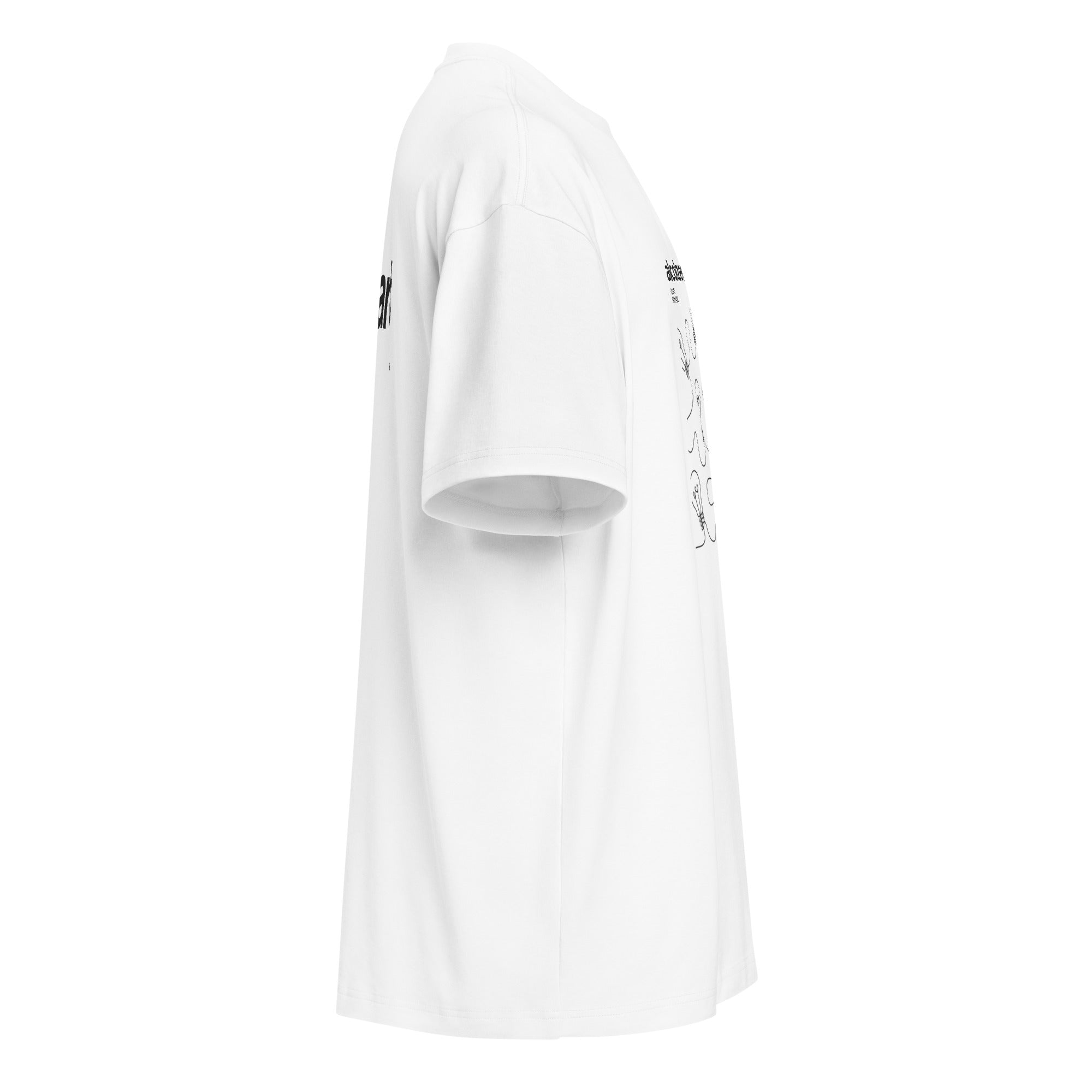 T-shirt oversize bianca streetwear con grafica manifesto e scritta nera "AlcolZeroLucidità" con lampadine stilizzate sul.