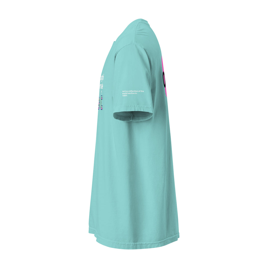 T-shirt unisex lagoon blue oversize con grafica bianca laterale e stile streetwear manifesto messaggio forte.