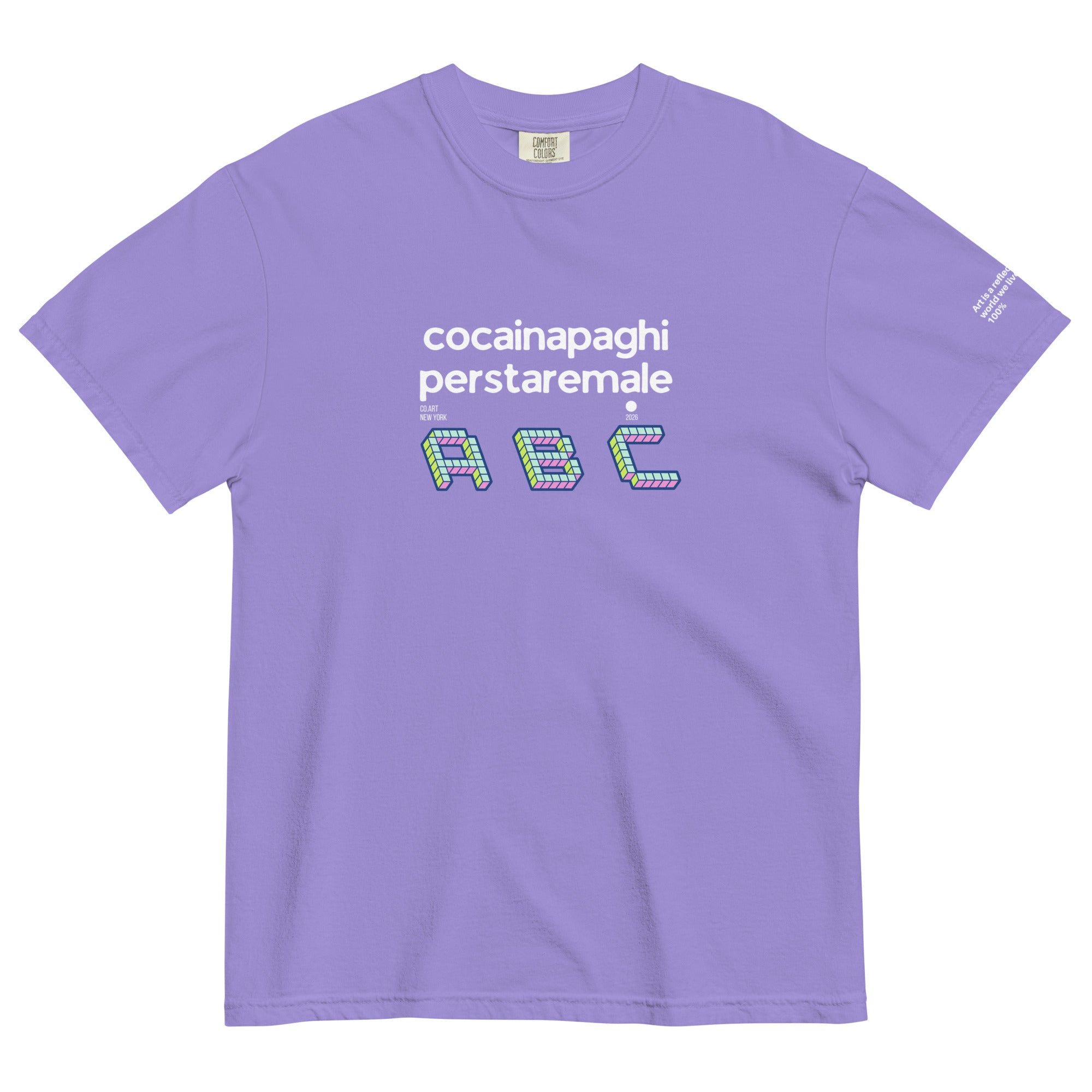T-shirt lilla unisex streetwear con grafica bianca e testo manifesto "cocainapaghiperstaremale ABC" in stile forte e oversize.