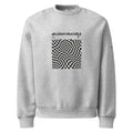 Felpa girocollo grigia oversized con scritta nera "alcolzerolucidità" e grafica a scacchiera distorta, stile streetwear.