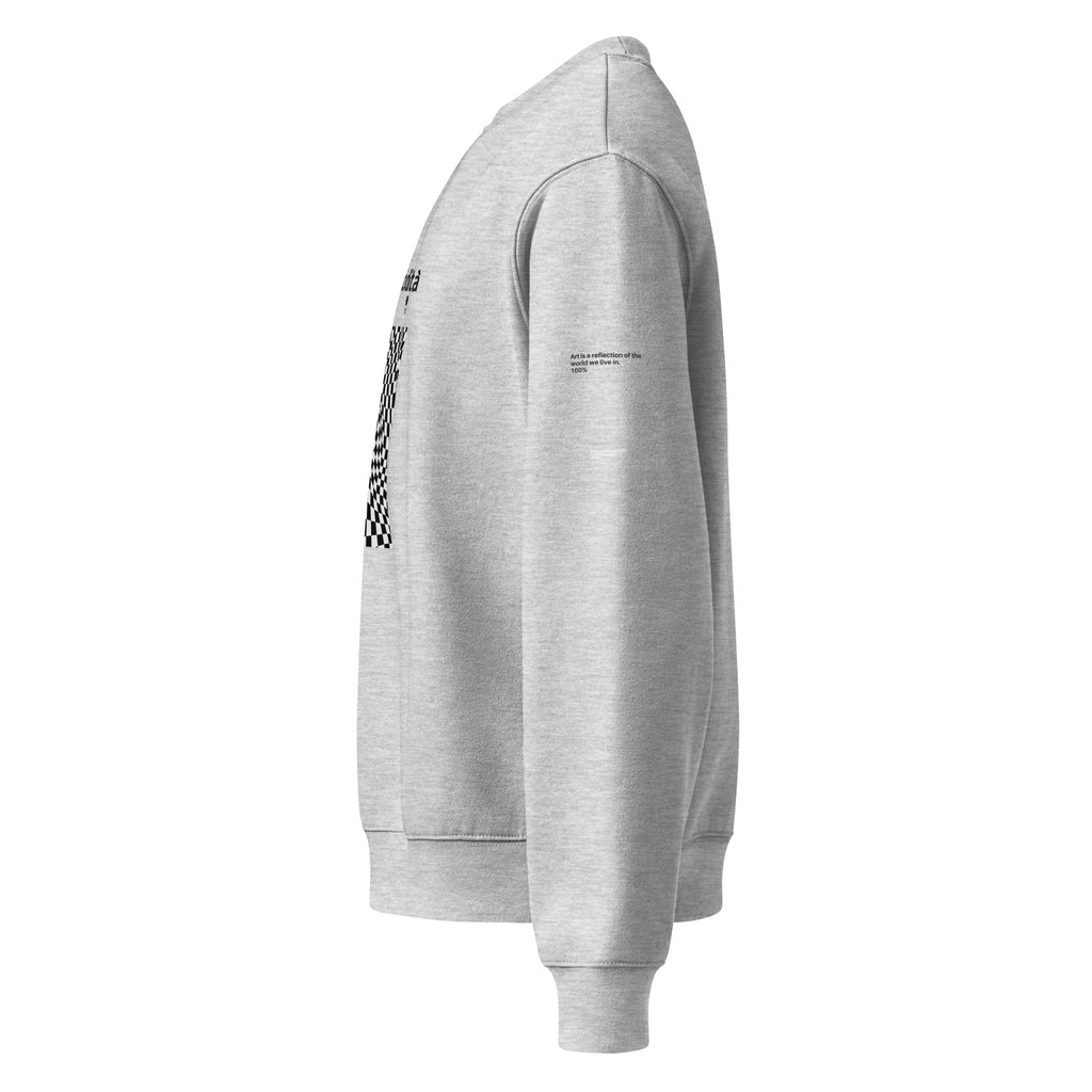 Felpa girocollo oversized grigia con scritta nera verticale "Virtual" sul lato manica, stile streetwear, grafica manifesto.