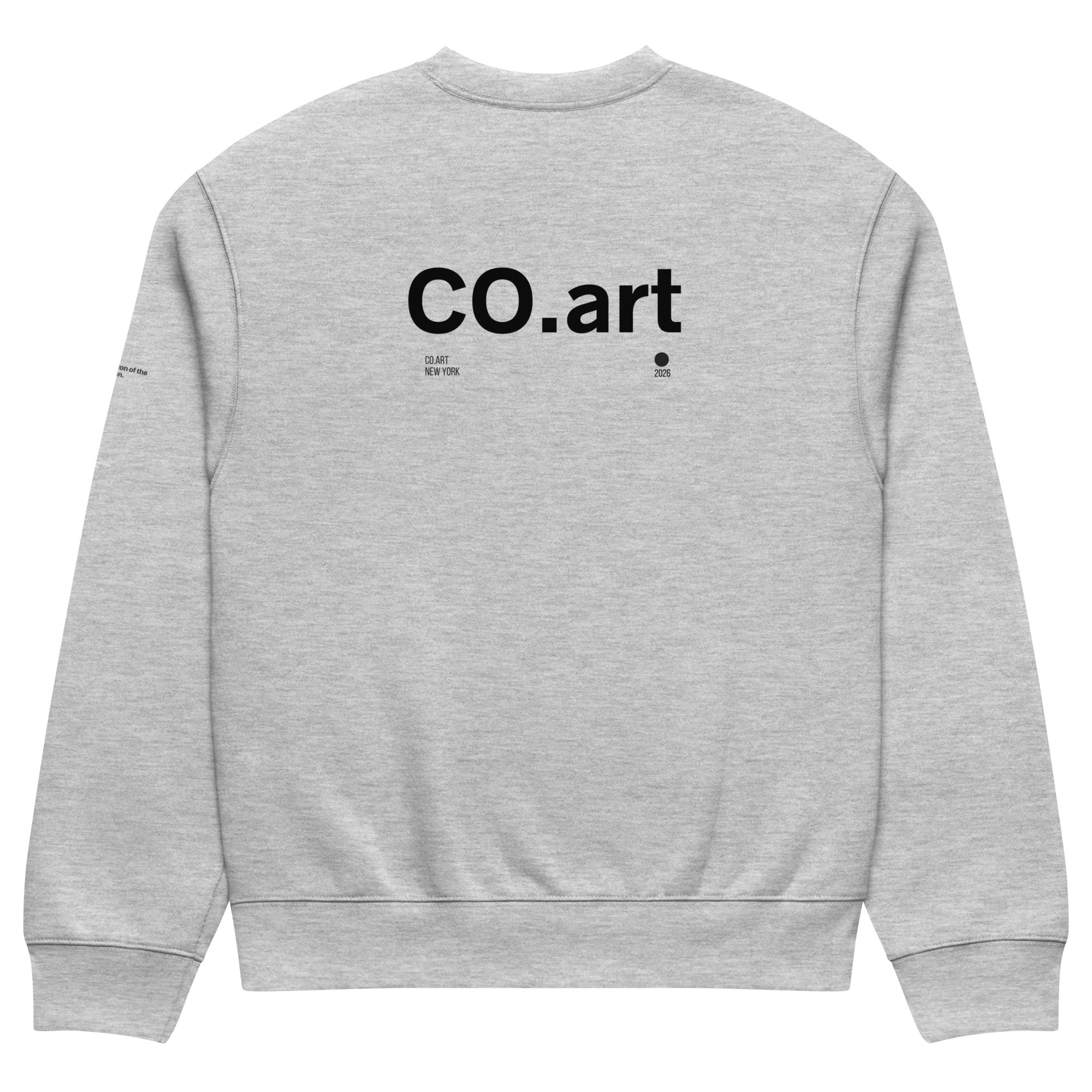 Felpa girocollo oversized grigia con scritta nera "CO.art" frontale, stile streetwear grafica manifesto messaggio forte.