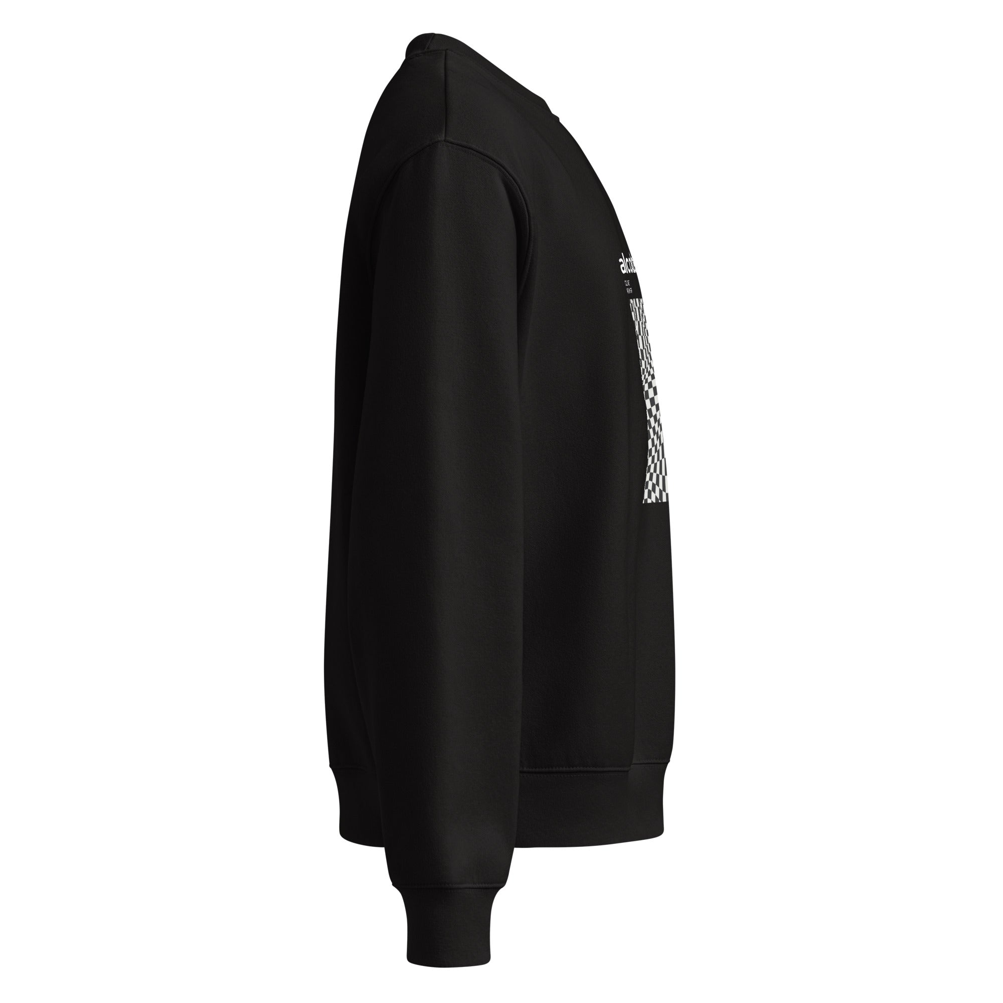 Felpa nero oversize streetwear con grafica bianca manifesto e messaggio forte "AlcolZeroLucidità" vista di profilo.
