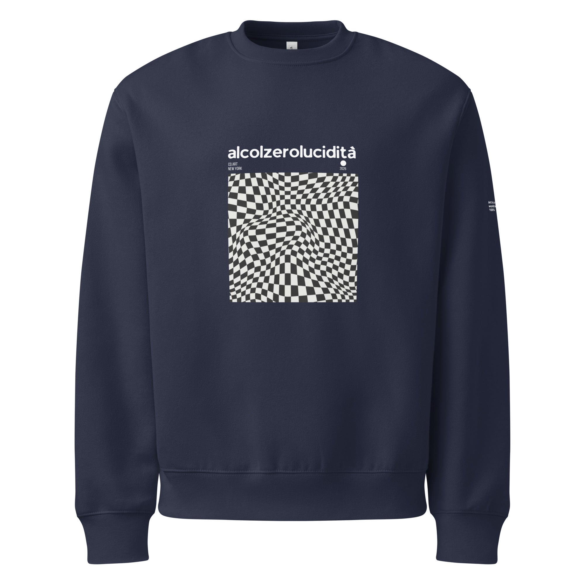 Felpa oversized navy con scritta bianca "alcolzerolucidità" sopra grafica optical a scacchi ondulati, stile streetwear.