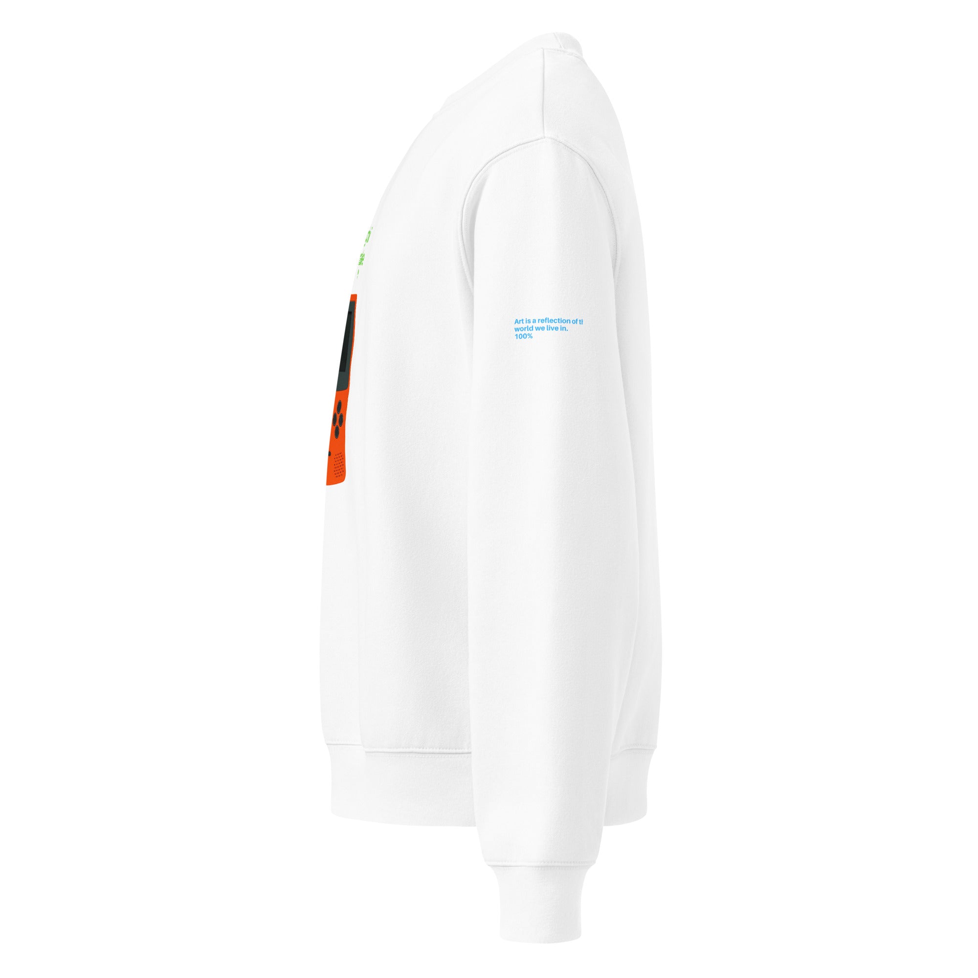 Felpa girocollo oversize bianca con grafica streetwear e testo manifesto messaggio forte su manica e parte frontale in stile .