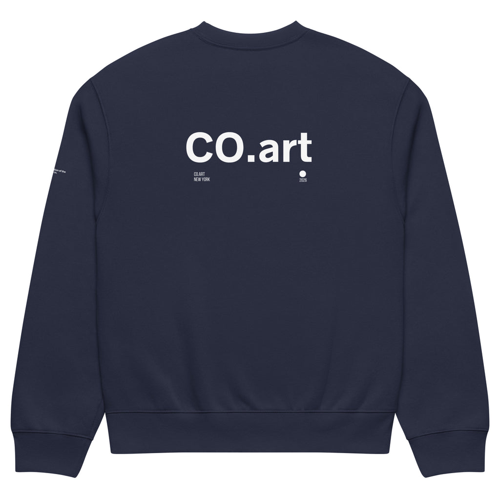 Felpa navy oversize con grafica bianca centrale "co.art" in stile streetwear, messaggio manifesto forte sul retro.