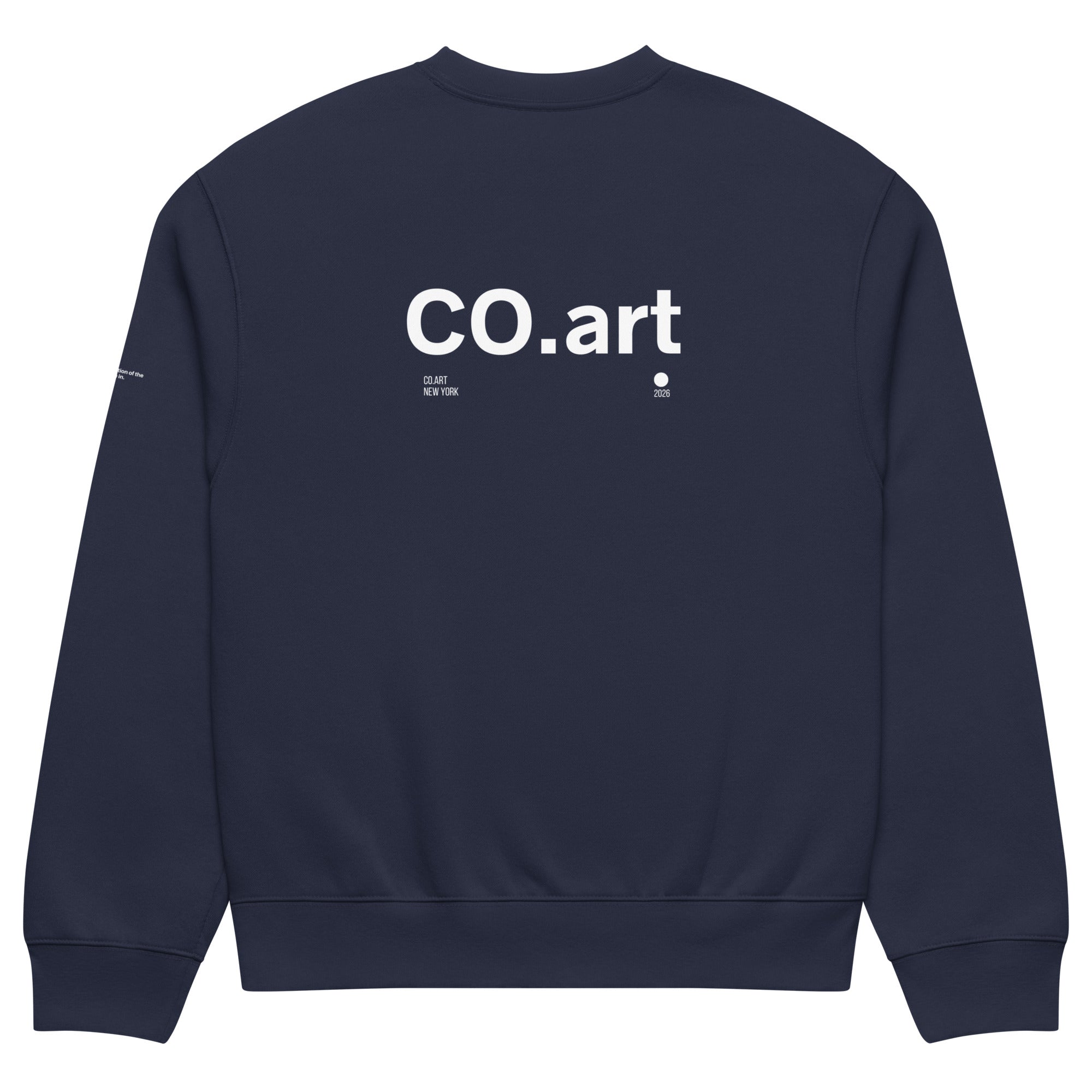Felpa navy oversize con grafica bianca centrale "co.art" in stile streetwear, messaggio manifesto forte sul retro.