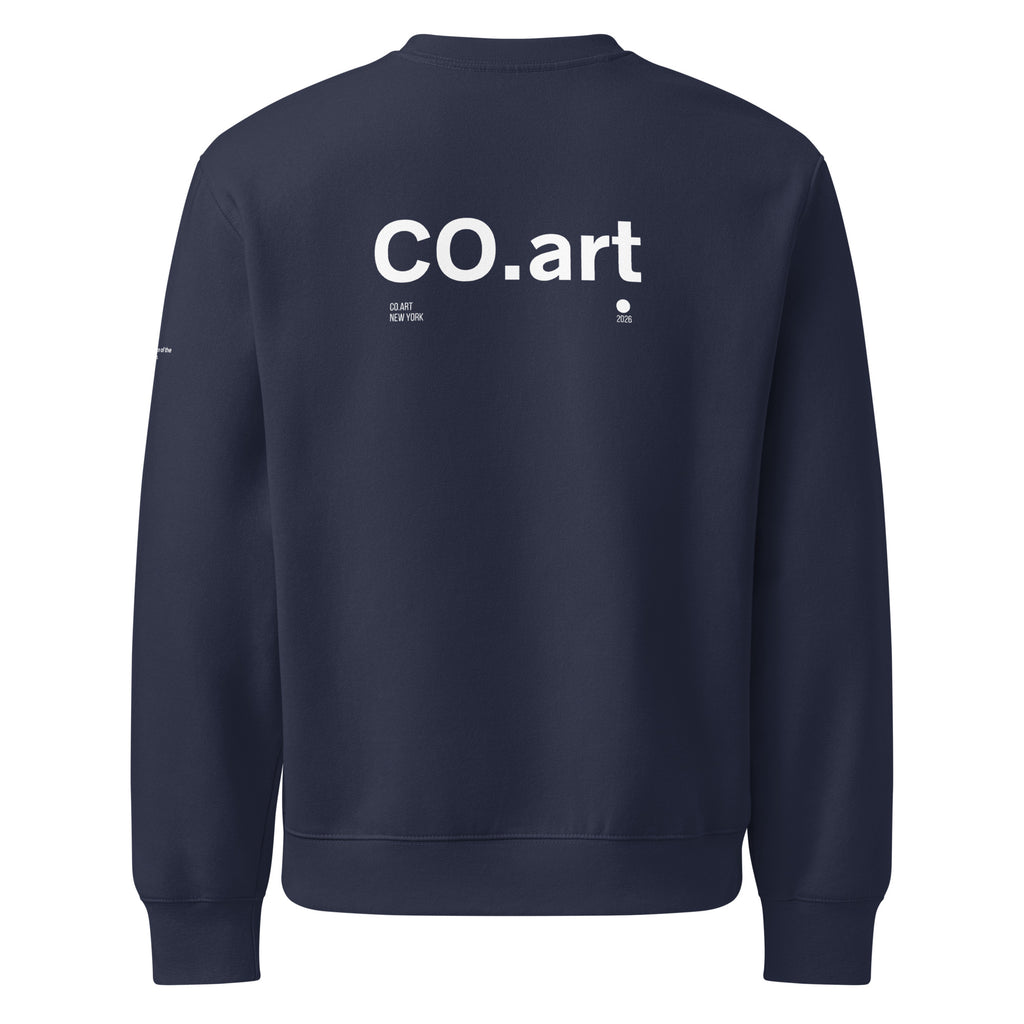 Felpa girocollo oversize navy con grafica bianca "CO.art" stile streetwear con manifesto e messaggio forte sul retro.