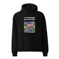 Felpa nera oversize unisex con cappuccio, grafica astratta colorata al centro e scritta bianca "cocainapaghiperstaremale",.