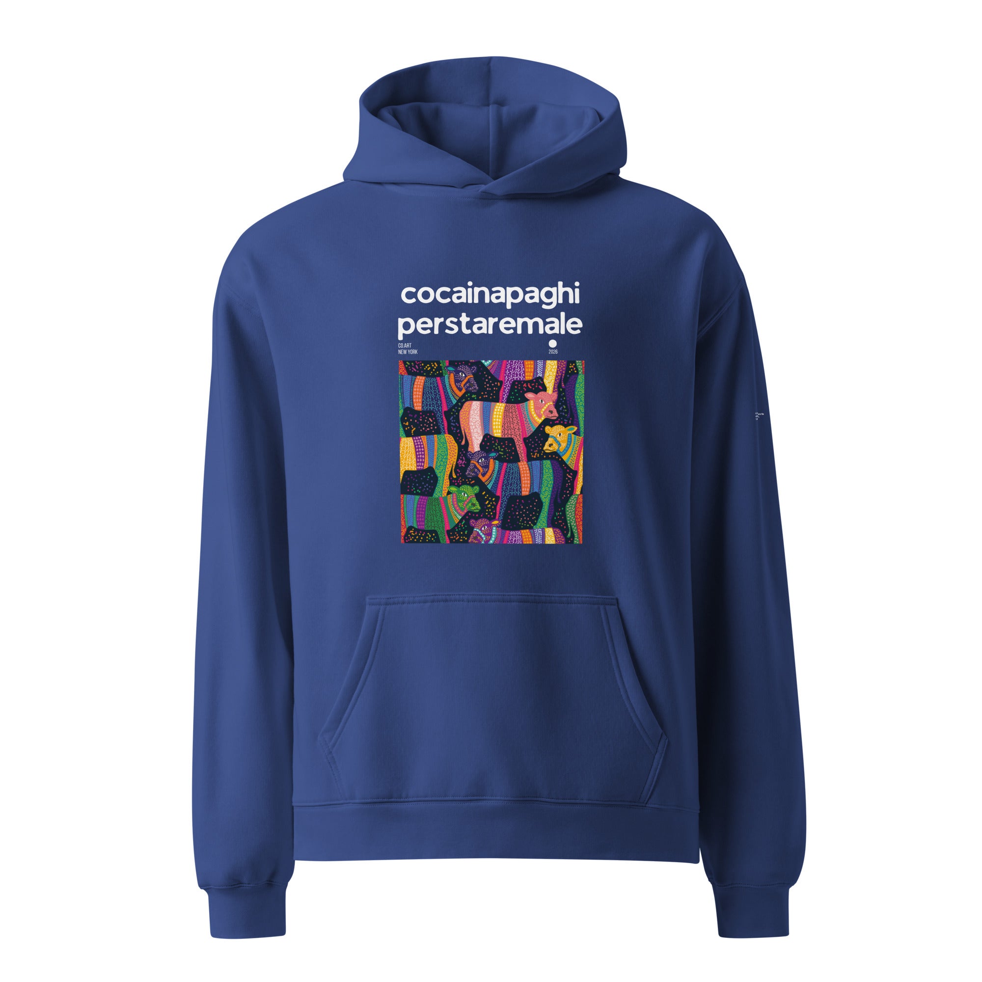 Felpa con cappuccio oversize blu cobalto con grafica streetwear colorata e scritta bianca "cocainapaghiperstaremale" sul.