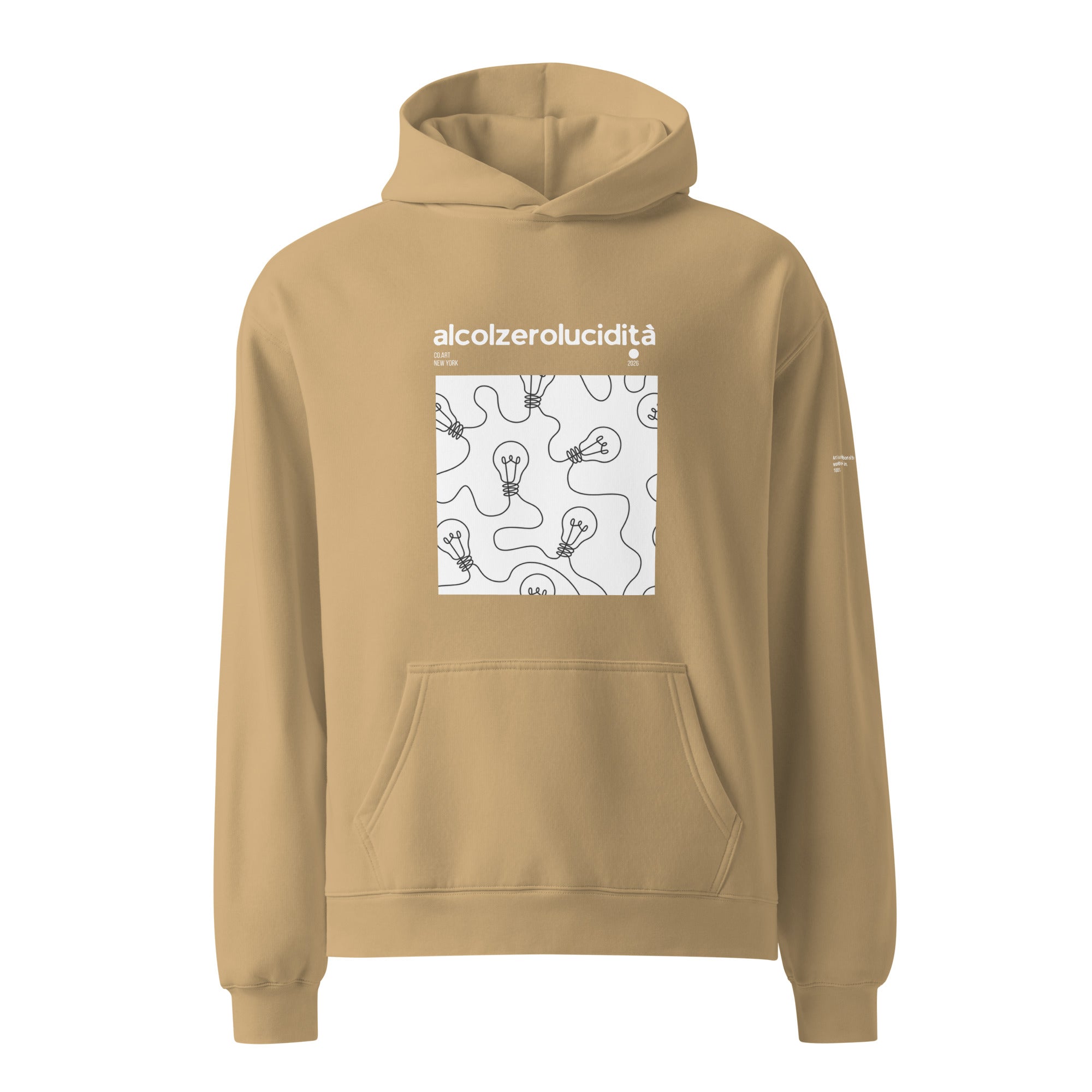 Felpa oversize sabbia unisex con cappuccio, grafica streetwear manifesto lampadine, scritta bianca "alcolzerolucidità" sul.