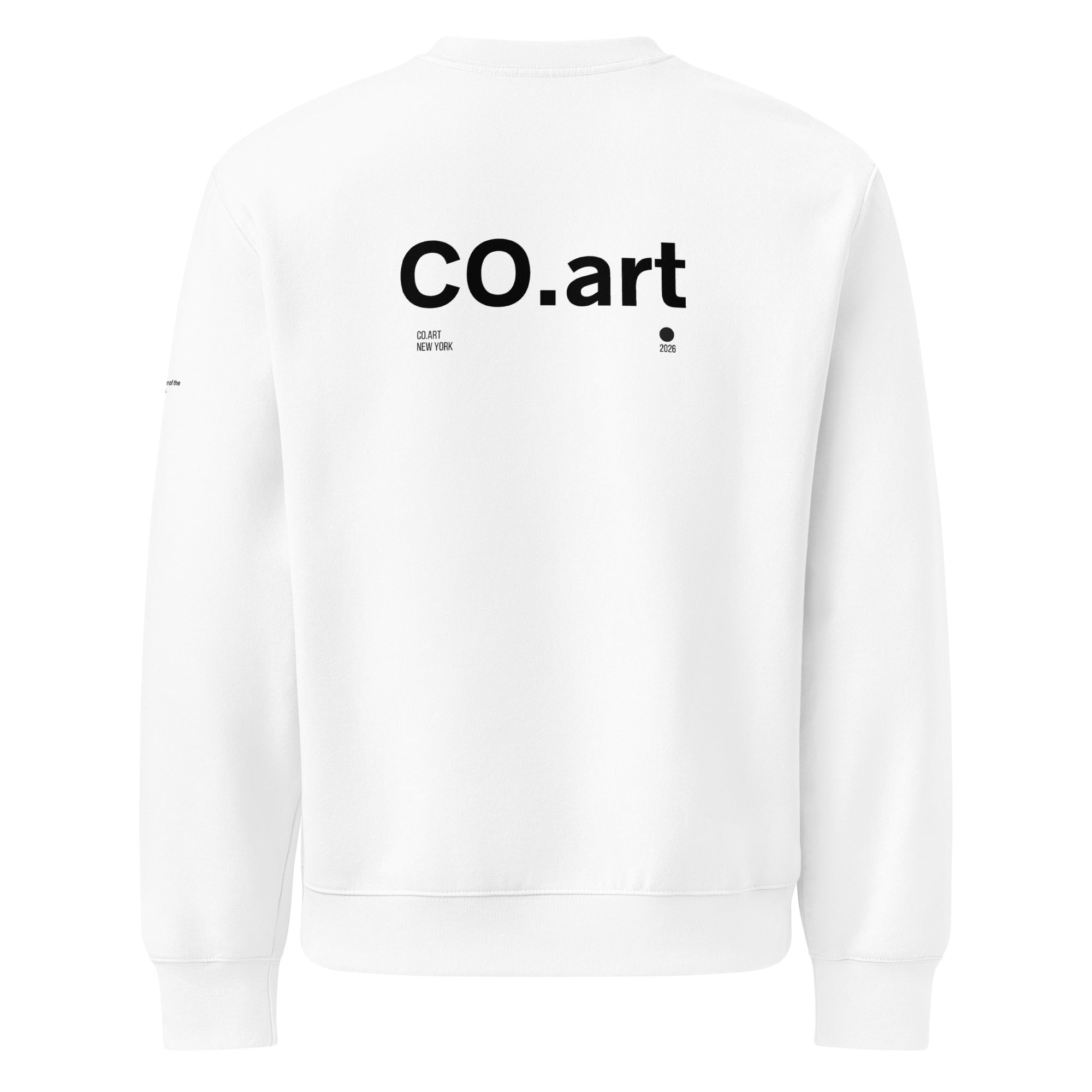 Felpa oversized bianca con scritta nera "co.art" sul retro, stile streetwear grafica manifesto messaggio forte.