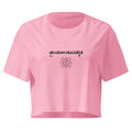 Crop top rosa bubblegum in cotone con scritta nera "alcolzerolucidità" e grafica cervello, streetwear manifesto messaggio.