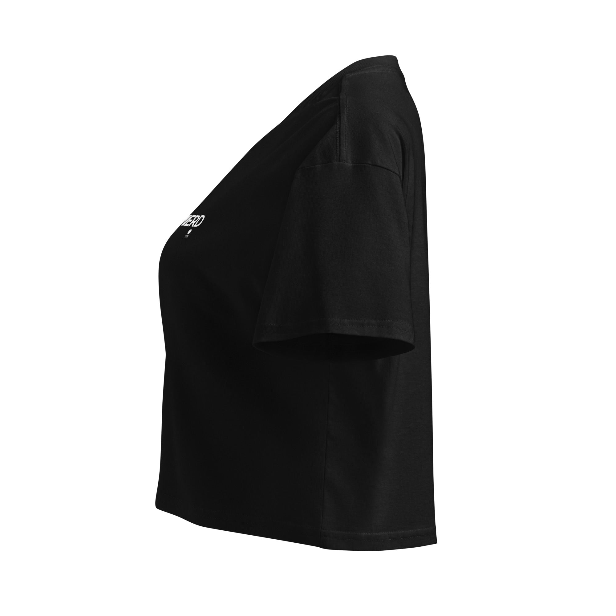 Crop top nero in cotone con grafica bianca "CocaínaMierda" sul davanti, stile streetwear con messaggio forte e manifesto.