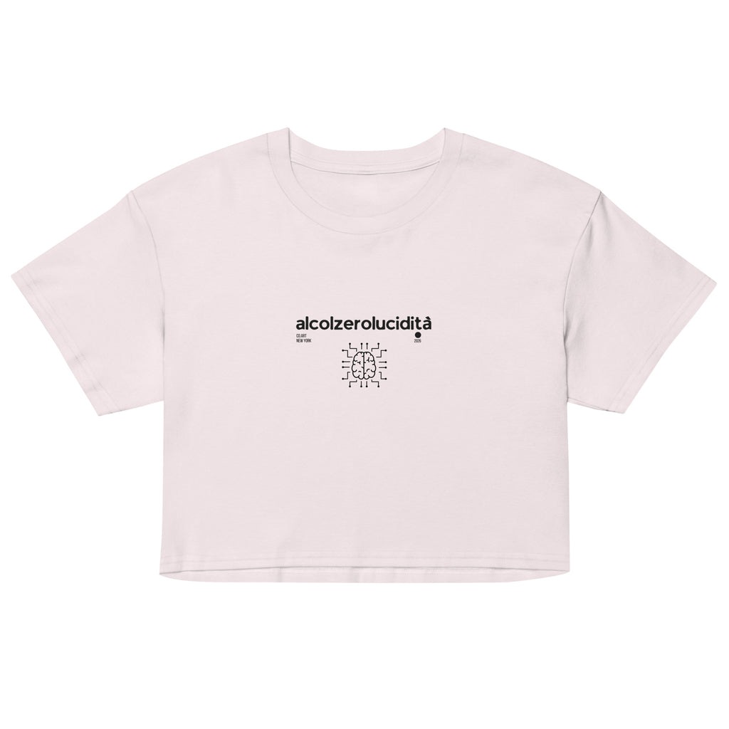 Crop top rosa pallido in cotone con scritta nera "alcolzerolucidità" e grafica cervello, stile streetwear con messaggio.