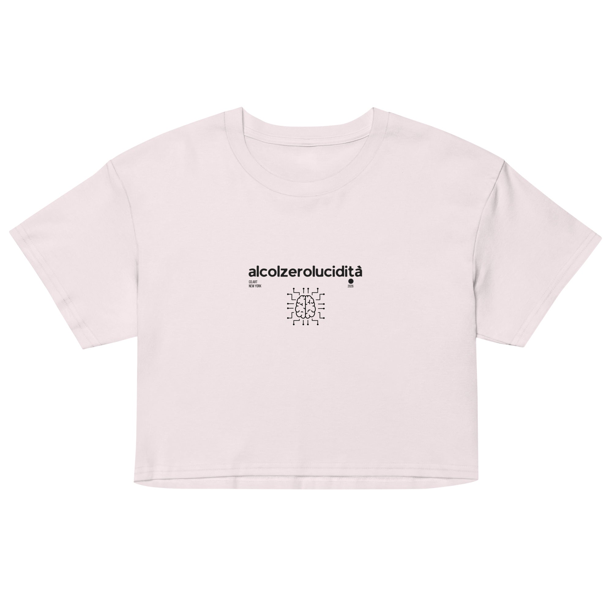 Crop top rosa pallido in cotone con scritta nera "alcolzerolucidità" e grafica cervello, stile streetwear con messaggio.